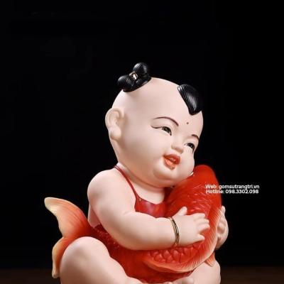TƯỢNG SỨ ( CÔ ) CẬU BÉ ÔM CÁ CHÉP